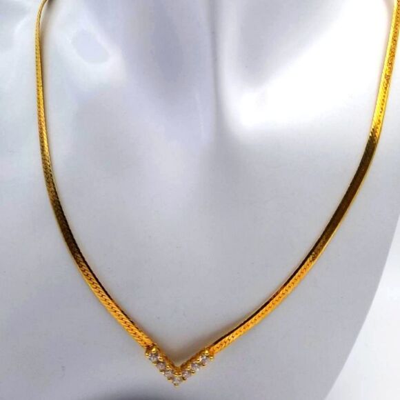 Jewelry - Beautiful v crystal gold necklace 💛 gold filled‎